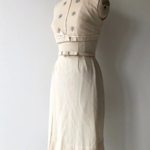 True Vintage ❣️ 1950's Cream Wool Dress with Belt - Picture 3 of 6